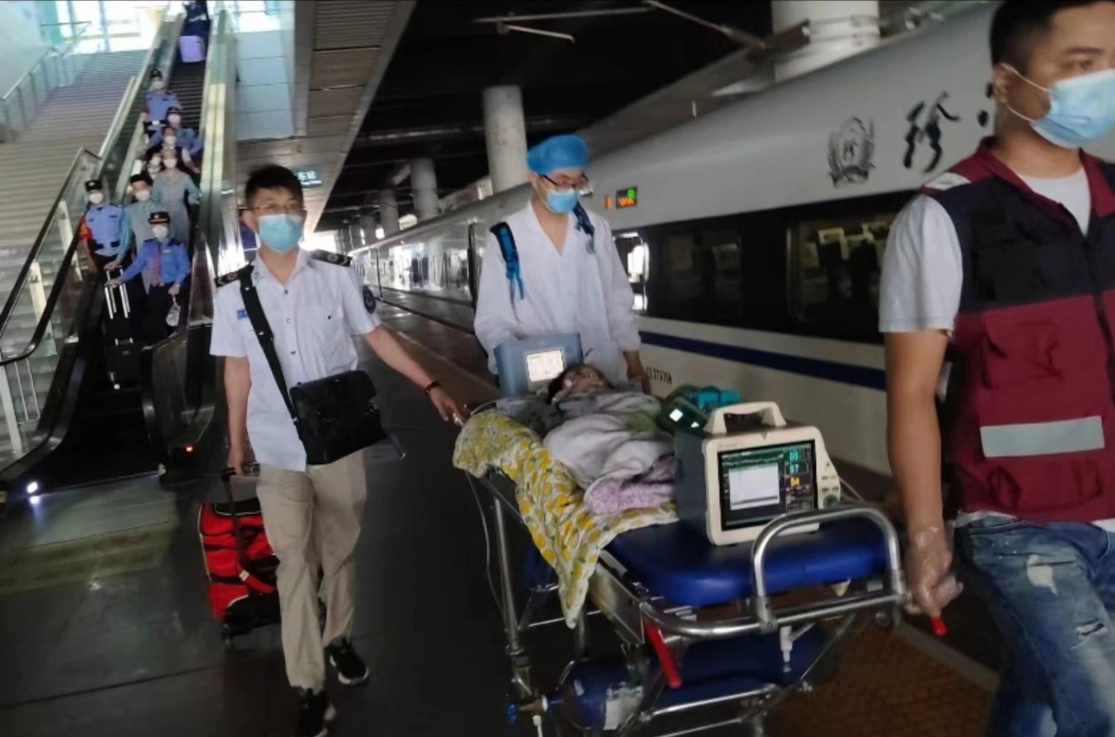 文县高铁转运公司